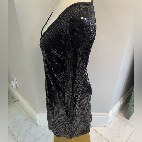 Velvet Women’s Black Sequin Deep V Neck Mini Dress half sleeve - Picture 2 of 10